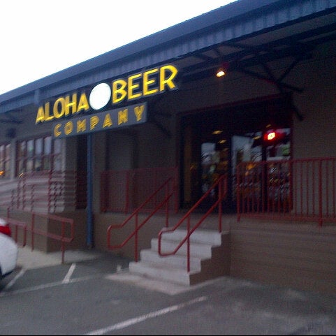 รูปภาพถ่ายที่ Aloha Beer Company โดย Trey T. เมื่อ 11/30/2012