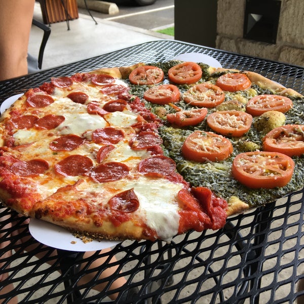 6/2/2016 tarihinde Sascha R.ziyaretçi tarafından Pizza Corner'de çekilen fotoğraf