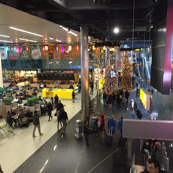 Foto tirada no(a) Aeroporto de Amesterdão Schiphol (AMS) por Serg em 12/10/2015