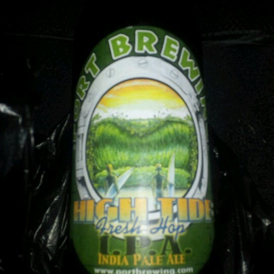 Foto diambil di Pacific Park Market &amp; Deli oleh Beer S. pada 10/8/2012