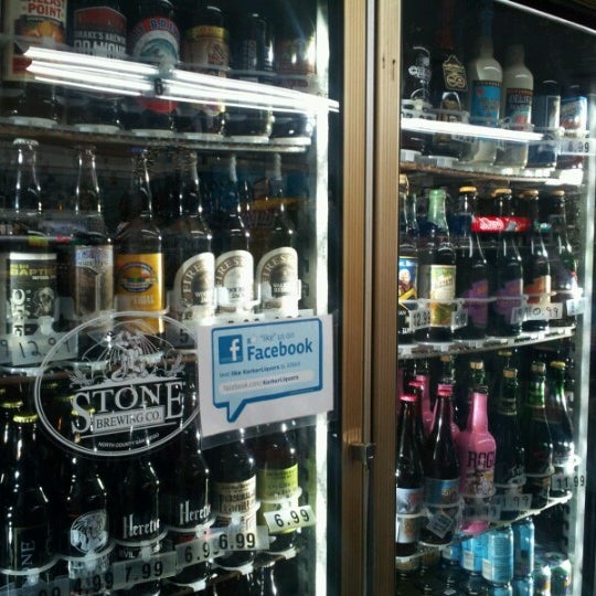 Foto scattata a Korker Liquor da Beer S. il 12/28/2012