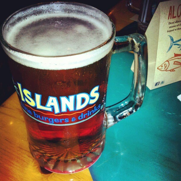 Photo taken at Islands Restaurant by Beer S. on 1/20/2013