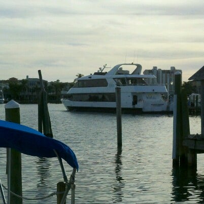 12/16/2012 tarihinde Olivia S.ziyaretçi tarafından StarLite Sapphire Dining Yacht'de çekilen fotoğraf