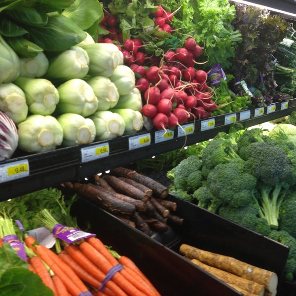 Sierra Hills Market Grocery Store in Murphys