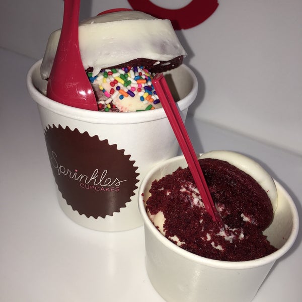 8/11/2016 tarihinde Abdulrahman AMziyaretçi tarafından Sprinkles Beverly Hills Ice Cream'de çekilen fotoğraf