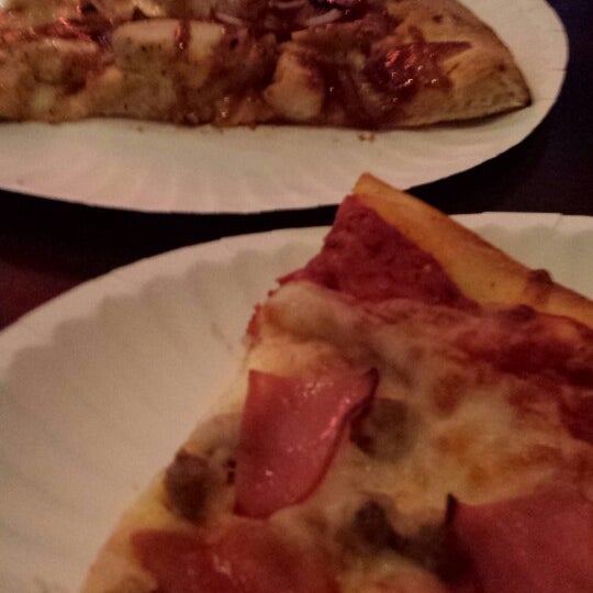 Photo taken at PO5 Pizza Lounge (Pizza on 5th) by Henry J. on 1/31/2014