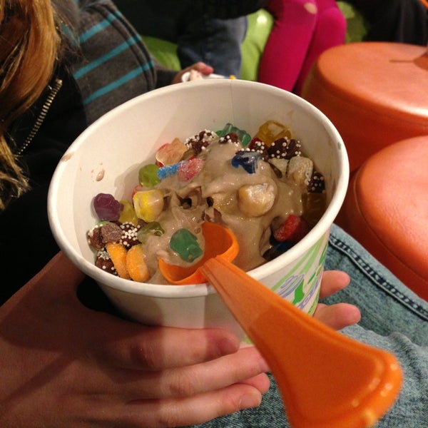 USwirl Frozen Yogurt Frozen Yogurt Shop