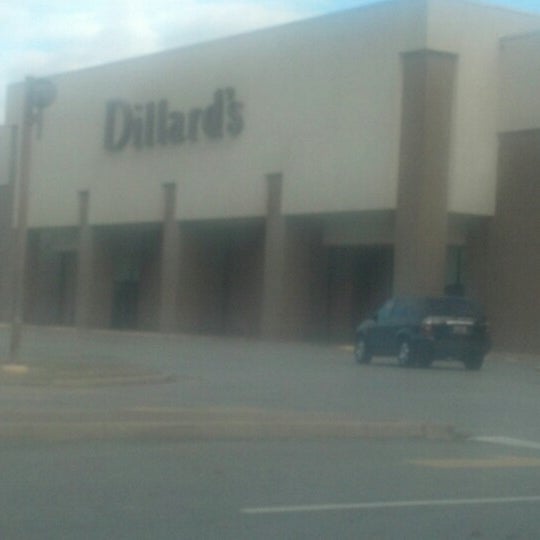 รูปภาพถ่ายที่ Albany Mall โดย Tamaria L. เมื่อ 12/6/2012