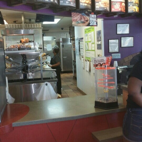 Taco Bell Fast Food Restaurant in Albany