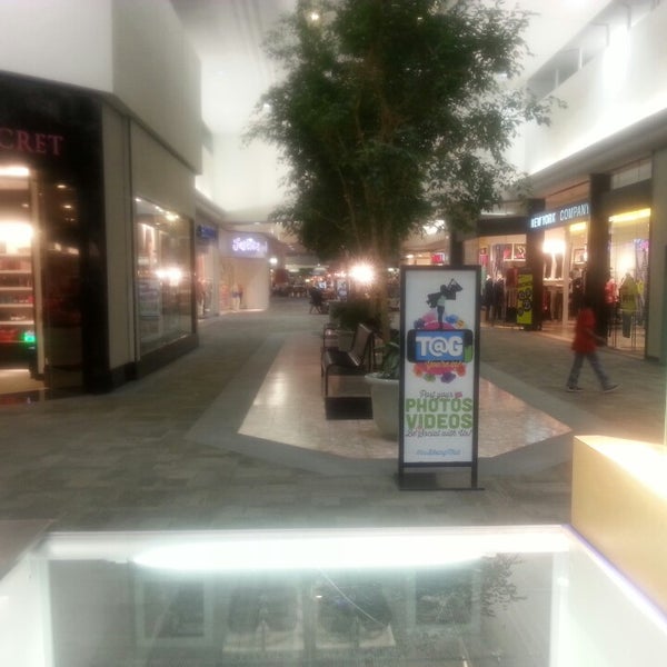 Foto tirada no(a) Albany Mall por Tamaria L. em 1/22/2014