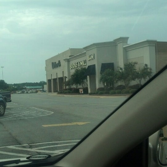 รูปภาพถ่ายที่ Albany Mall โดย Tamaria L. เมื่อ 8/18/2013