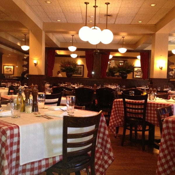 Photo taken at Maggiano&#39;s Little Italy by Paulo W. on 3/27/2013