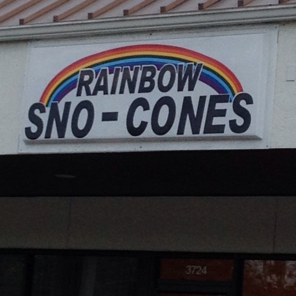 Das Foto wurde bei Rainbow Sno-Cones von Sharon F. am 10/23/2013 aufgenommen