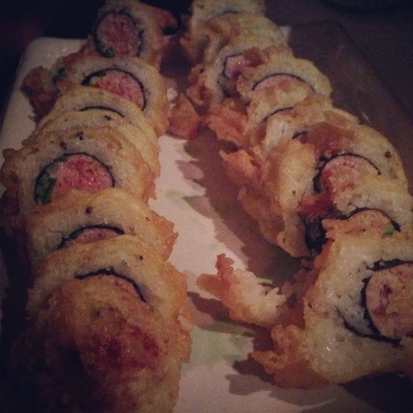 Снимок сделан в Sushi On The Rock пользователем Cherry S. 6/19/2013