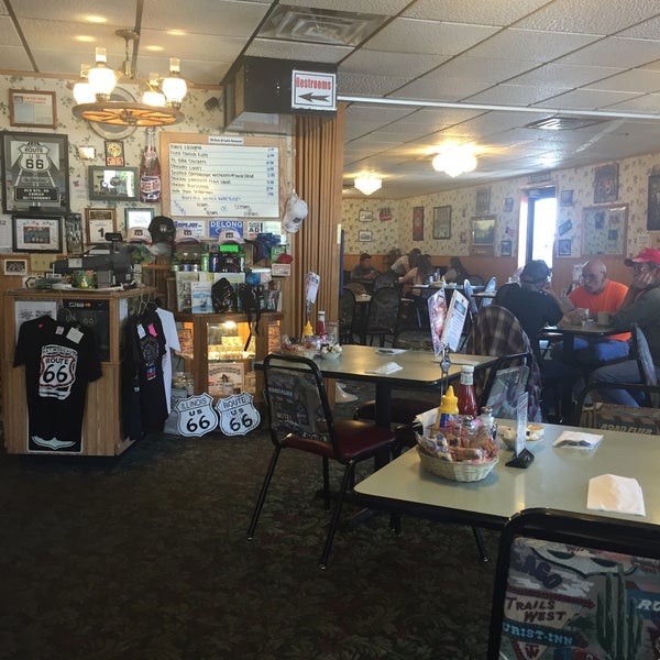 Photo taken at Old Route 66 Family Restaurant by Percilla on 6/1/2015