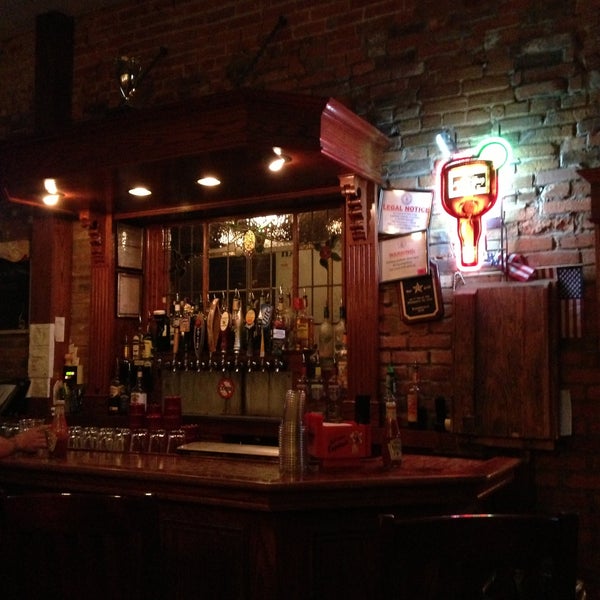 5/12/2013 tarihinde Denis P.ziyaretçi tarafından Hamilton&#39;s Bar &amp; Grill'de çekilen fotoğraf