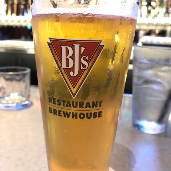 Photo taken at BJ&#39;s Restaurant &amp; Brewhouse by Chad H. on 8/12/2017