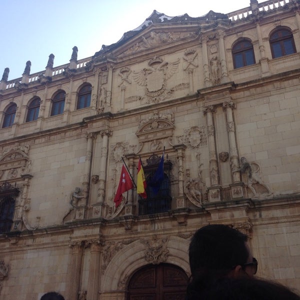 Foto diambil di Universidad de Alcalá oleh Mafalda pada 10/18/2014