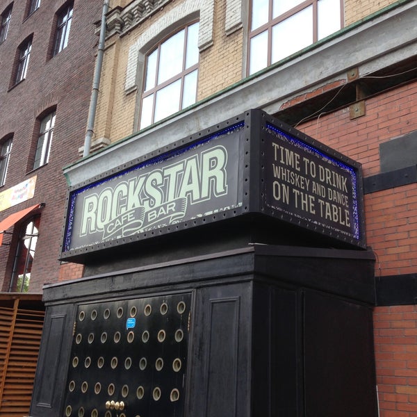 รูปภาพถ่ายที่ ROCKSTAR Bar &amp; Cafe โดย AGK เมื่อ 5/14/2013