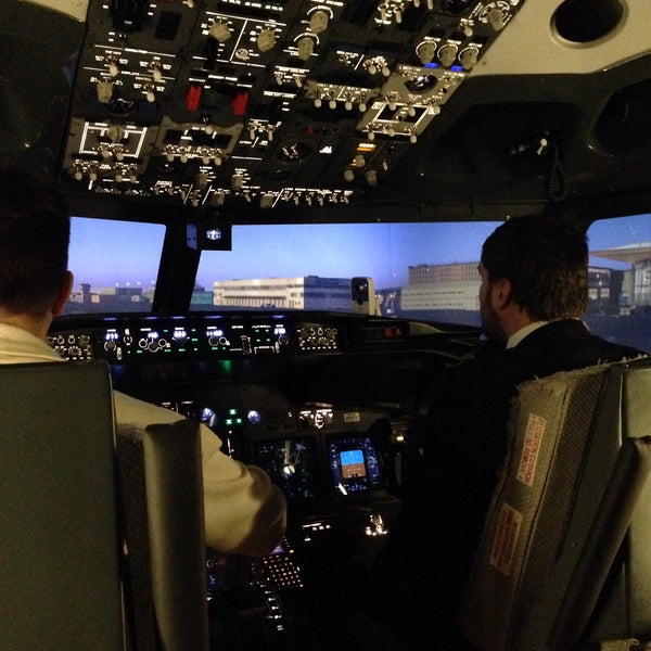 Авиатренажер киров. Авиатренажер боинг 737. боинг 737 dream aero. авиатренажер 737 питер. авиатренажер дрим аэро спб.