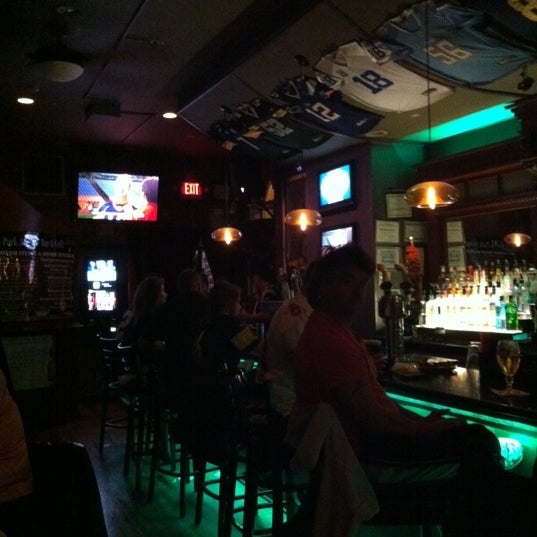 Foto tomada en Park Avenue Bar &amp; Grill  por JoAn S. el 10/1/2012