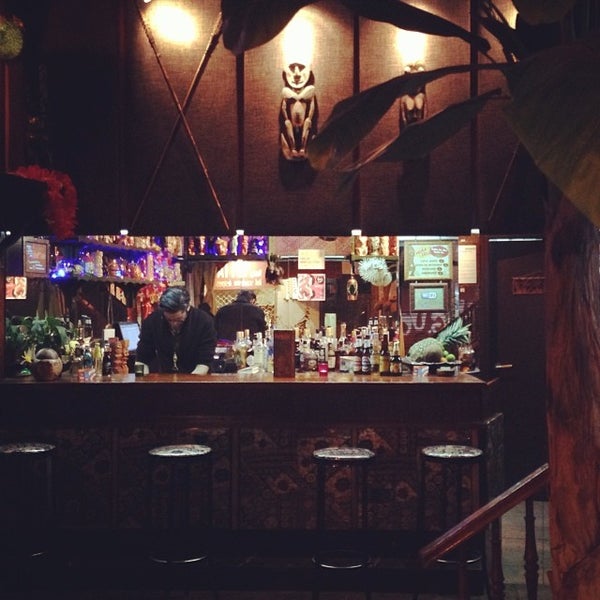 11/22/2013에 pau v.님이 Kona Lei - Tiki Cocktail Bar에서 찍은 사진