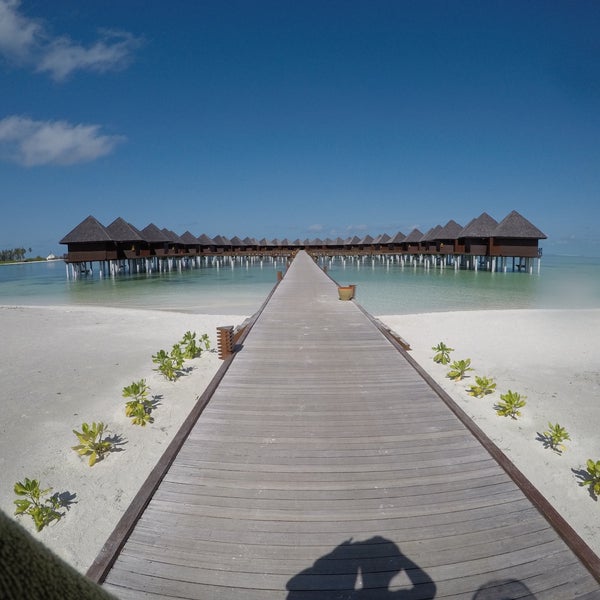 Foto tirada no(a) Olhuveli Beach &amp; Spa Resort por Erdoğan A. em 7/5/2018