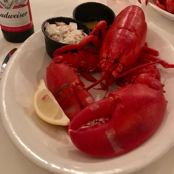 Foto diambil di McSeagull’s Restaurant oleh cristina t. pada 7/17/2018