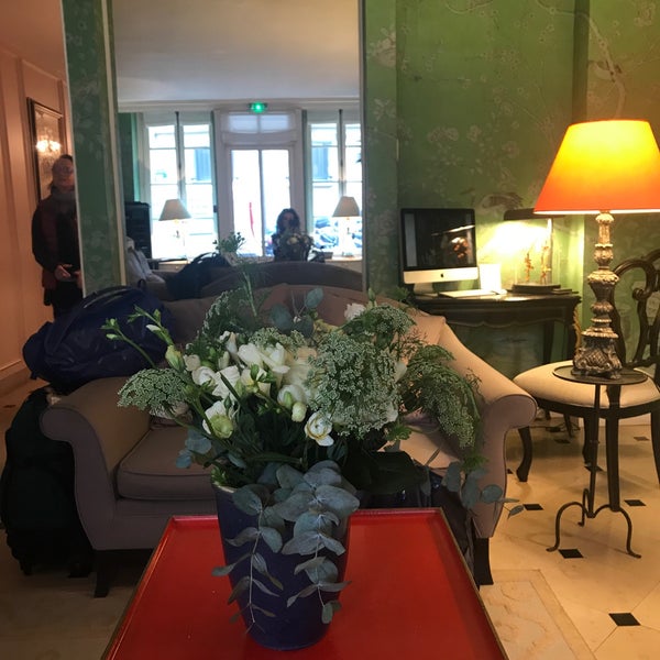 Foto diambil di Hôtel du Danube oleh cristina t. pada 10/19/2018