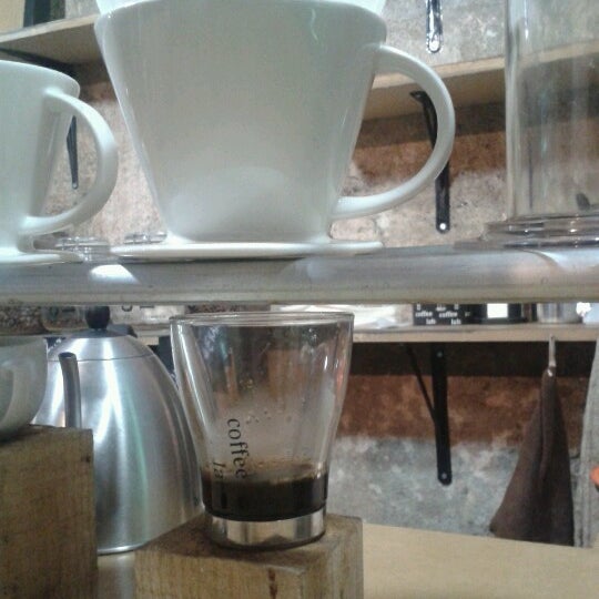 Foto diambil di Coffee Lab oleh Grise L. pada 10/13/2012