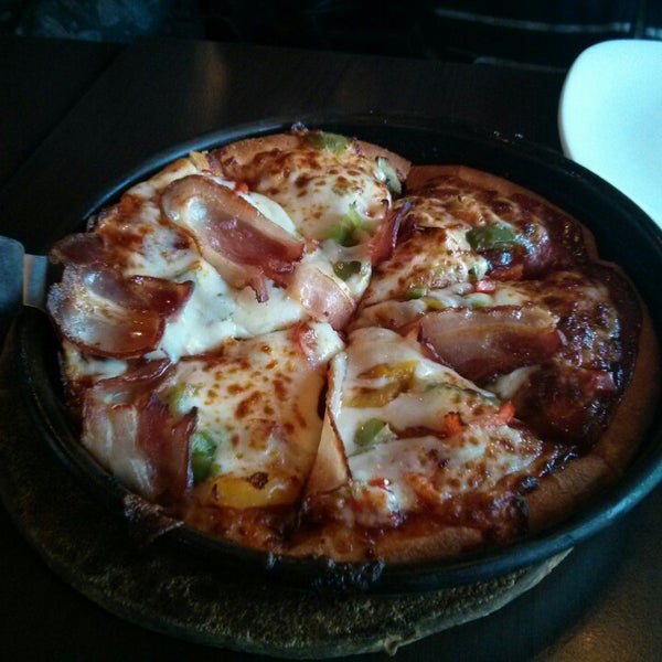 Das Foto wurde bei Pizza Hut von Ingo am 11/9/2013 aufgenommen