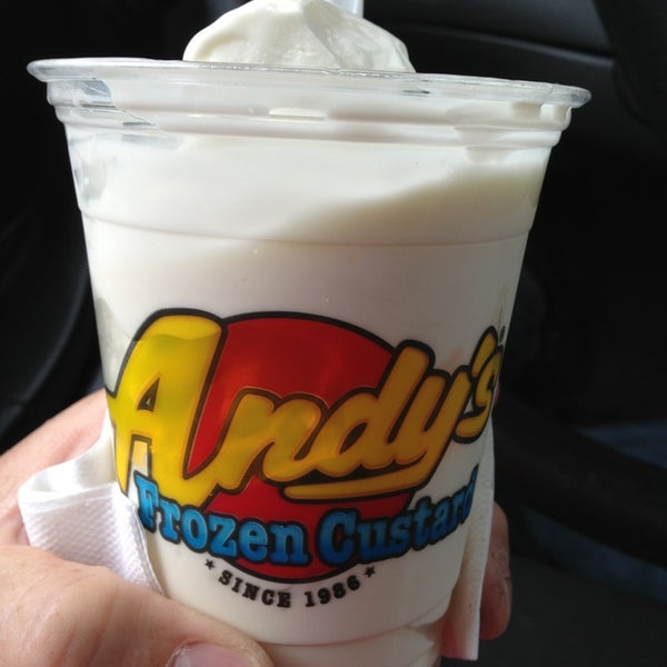 รูปภาพถ่ายที่ Andy&#39;s Frozen Custard โดย Jason C. เมื่อ 7/28/2013