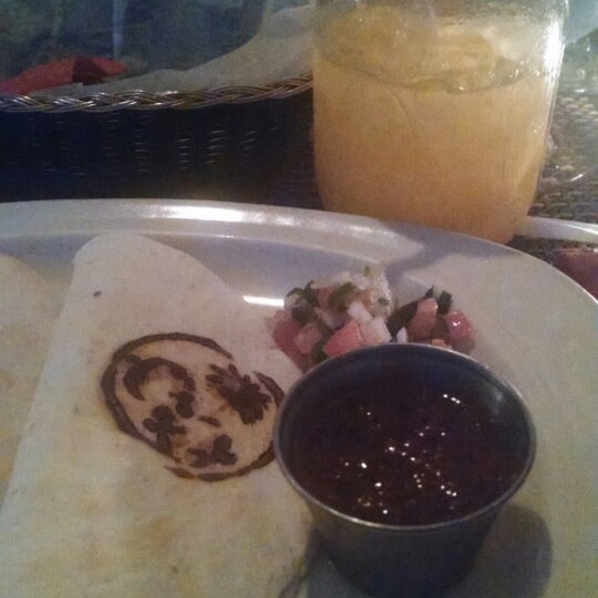 5/16/2014 tarihinde Lauren M.ziyaretçi tarafından Two Lizards Mexican Bar &amp; Grill'de çekilen fotoğraf