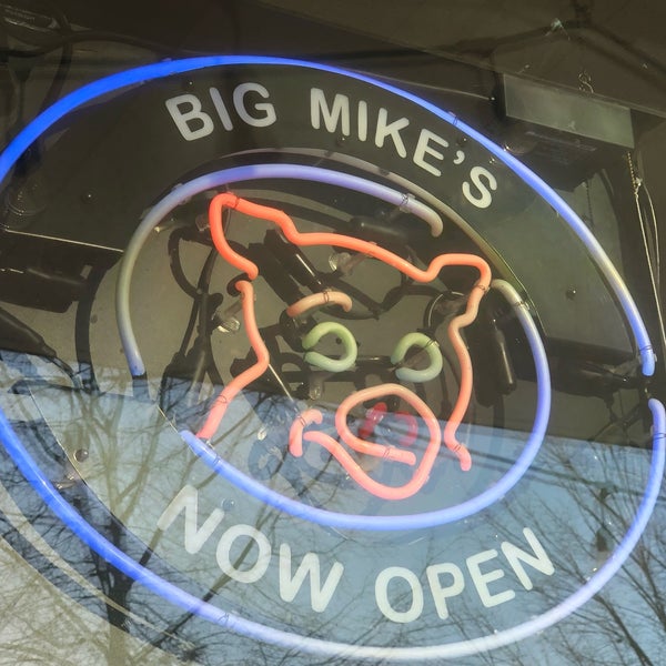 Foto diambil di Big Mike’s BBQ oleh Richard B. pada 3/6/2019