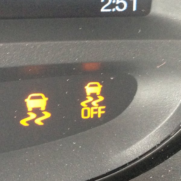 Crossroads Ford Service Car Dealership in Cary