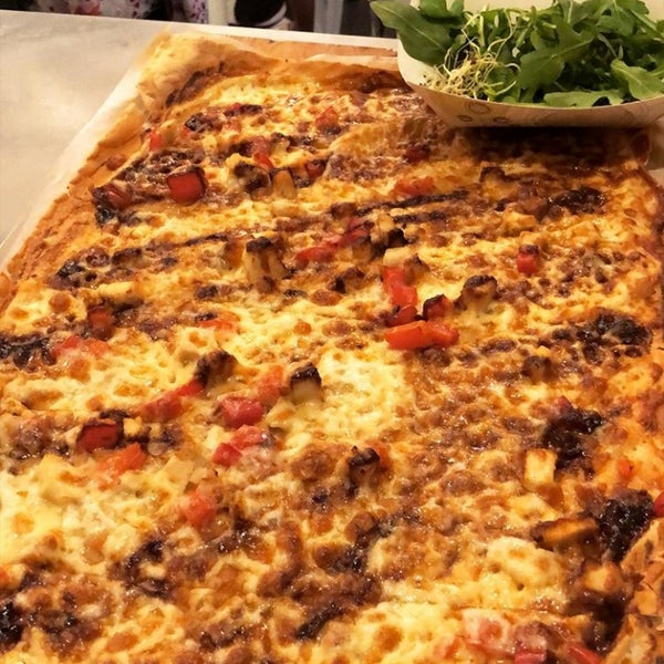 Foto diambil di Pizza Rollio oleh ℳ𝒶𝓎♍ pada 9/28/2019