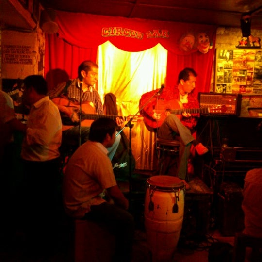 10/7/2012にAndres V.がCircus Barで撮った写真