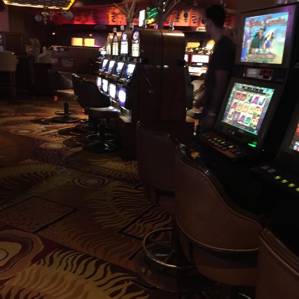 Photo taken at Silverton Casino Hotel by Jen Z. on 11/20/2016