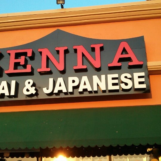 Foto tirada no(a) Zenna Thai &amp; Japanese Restaurant por David J. em 8/16/2013