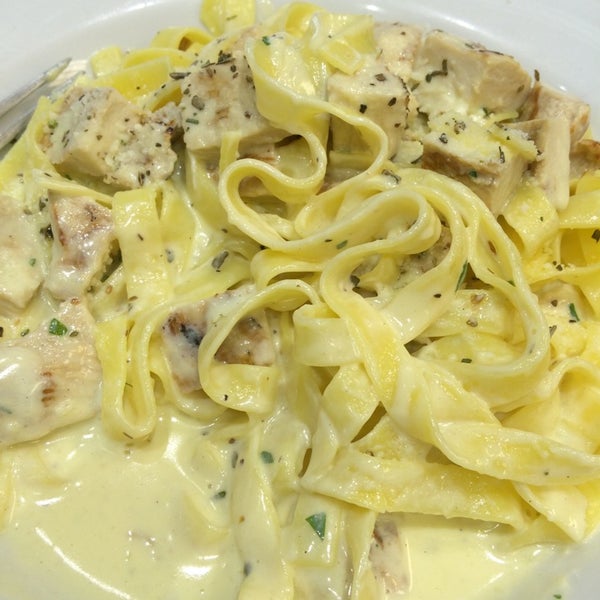 Had the daily special today fettuccine Alfredo with chicken it was delicious !