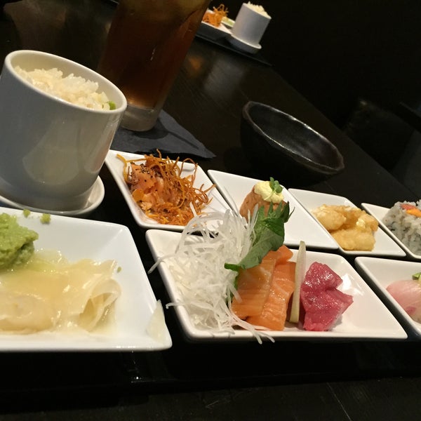 4/18/2016에 Julia P.님이 Soto Japanese Cuisine에서 찍은 사진