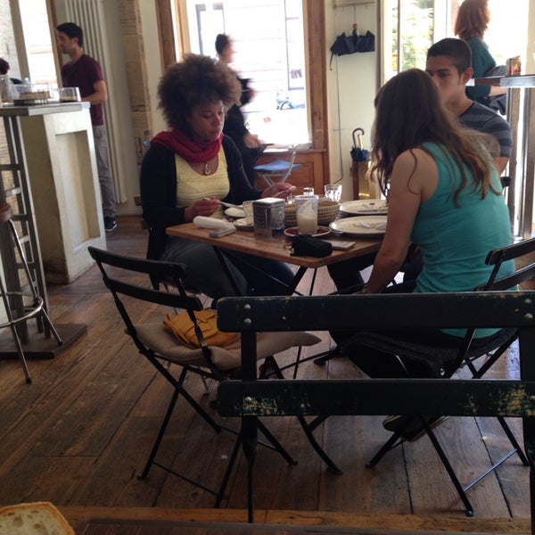 5/4/2014 tarihinde Michael S.ziyaretçi tarafından Café Moulu'de çekilen fotoğraf