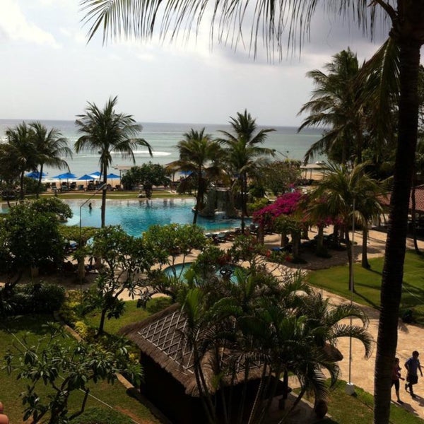 Снимок сделан в Grand Aston Bali Beach Resort пользователем Joanne C. 4/4/2015