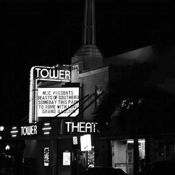 รูปภาพถ่ายที่ Tower Theater โดย BJ S. เมื่อ 10/7/2012
