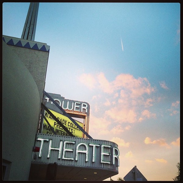 3/9/2013에 BJ S.님이 Tower Theater에서 찍은 사진