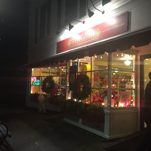 Photo taken at Deborah Ann&#39;s Sweet Shoppe by Lindsey on 12/5/2015