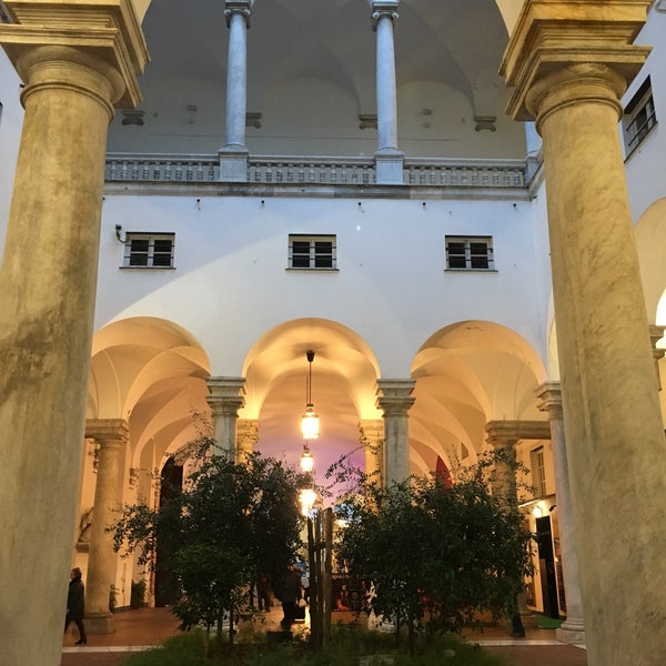 Снимок сделан в Palazzo Ducale пользователем Maurizio Z. 3/10/2019