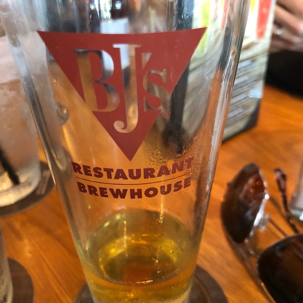 Photo taken at BJ&#39;s Restaurant &amp; Brewhouse by Dan R. on 5/12/2019