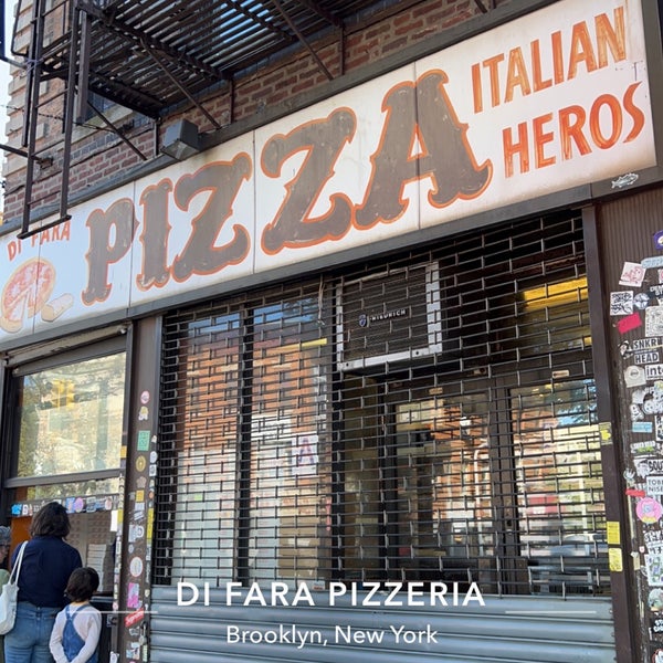Foto tirada no(a) Di Fara Pizza por Joe S. em 9/24/2022
