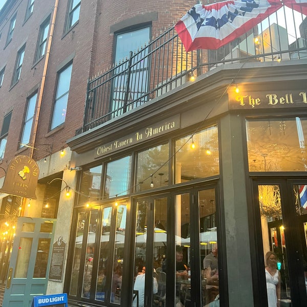Foto tirada no(a) Bell In Hand Tavern por Joe S. em 7/28/2022